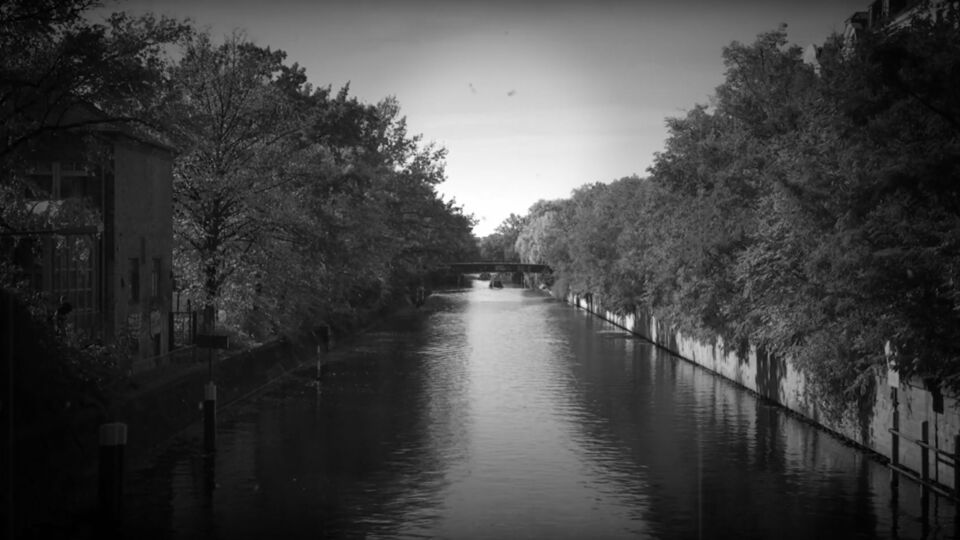 Häuser - Zeilen - Umbrüche | Liederantizyklus for soprano, synthesizer, feed (samples), video and dance